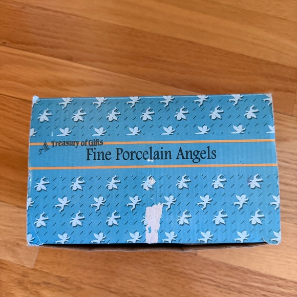 Artmark Collection Set of 6 Porcelain Angels Playing Instruments - Picture 10 of 15